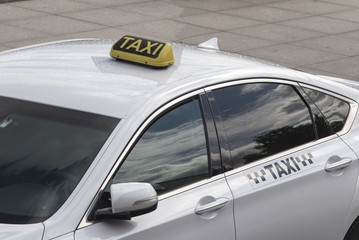 A taxi sign on a white car. © Александр Овсянников