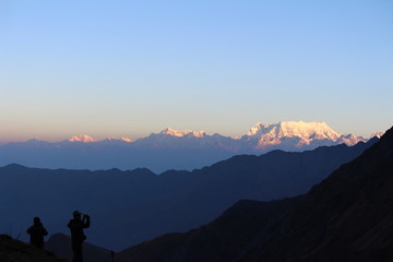 Fototapeta premium View of Mount Chaukhamba in the Uttarakhand Himalayas, India during sunrise as seen from the hiking trail to Roopkund Lake.