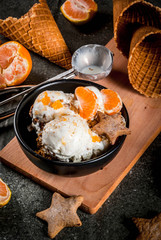 Gingerbread ice cream with tangerines