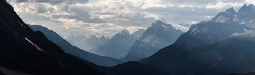 Photo sur Plexiglas Paysage Parc national Banff - Paysage spectaculaire le long de la promenade des Glaciers, Canada