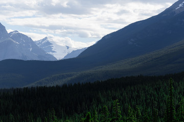 Fototapeta na wymiar Dramatic landscape along the Icefields Parkway, Canada