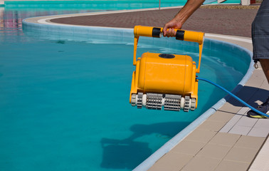 a waterbath to clean swimming pools and a worker
