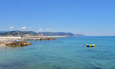 veduta panoramica di alcuni angoli delle spiagge di Loano, liguria, Italia