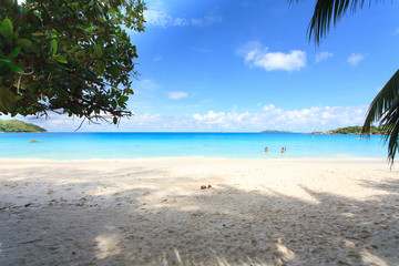 Seychelles Beach with white Sand and blue water - obrazy, fototapety, plakaty