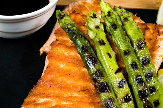 Grilled salmon and asparagus
