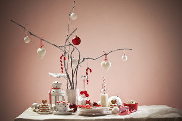 Place setting for Christmas in white and red