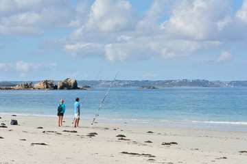 Pêcheur sur la côte bretonne