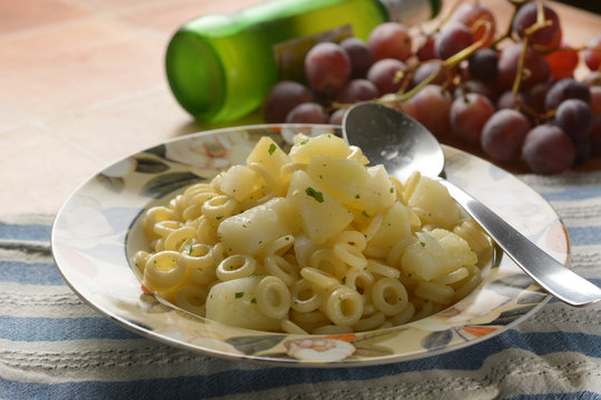 pasta with potatoes and parsley