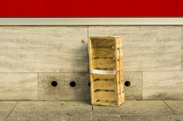 Spankorb wurde beim Abbau des Bauernmarktes vergessen, Spank basket was forgotten when dismantling the farmers market