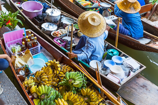 Traditional floating market in Damnoen Saduak