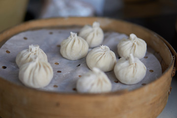 Hoio Teigtaschen mit Suppe gefüllt