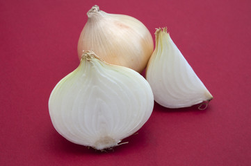 a quarter onion, half onion and a whole onion