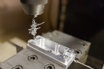 マシニングで切削加工