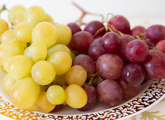 white and red grapes detail