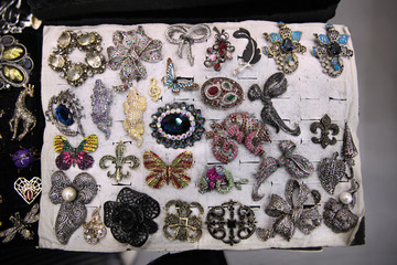 Shining Vintage large brooches with natural gemstones