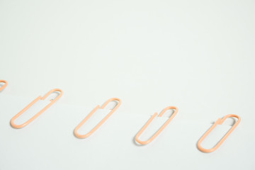 Colorful clip on paper. 紙をクリップで止める