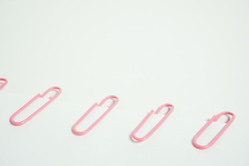 Colorful clip on paper. 紙をクリップで止める