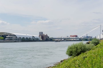 Fototapeta premium Rheinufer Ludwigshafen und Mannheim