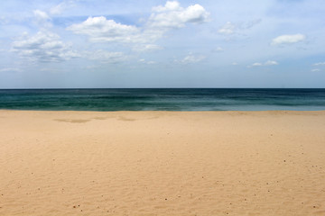 Fototapeta na wymiar The white sand beach and lazy wave of Dutch Bay in Trincomalee