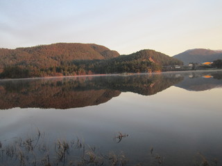 The sunrise over the mountains lake