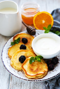 Delicious pancakes with blackberries