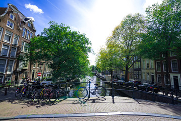 アムステルダムの川と街並