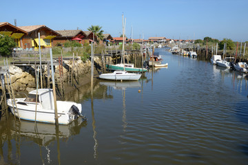 Fototapeta na wymiar Port du Canal dans le bassin d'Arcachon 