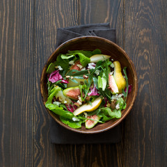 Rustic pears and figs salad