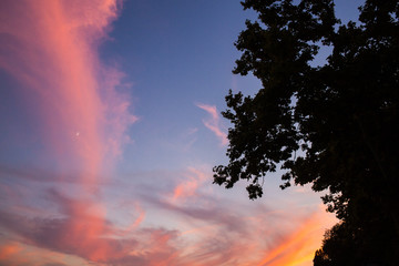 Cielo de colores al atardecer