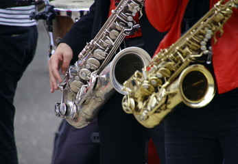 Obraz premium Saxophone players during a jazz festival
