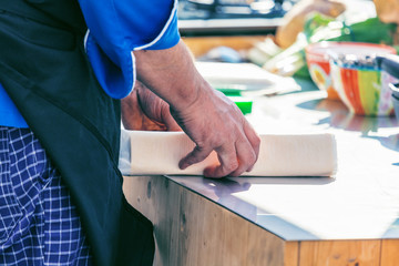 Koch in der Küche Kocht Leckeres Essen 