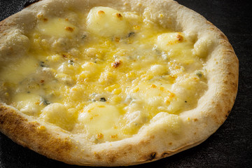 ホームメイドピザ　Italian home-made pizza