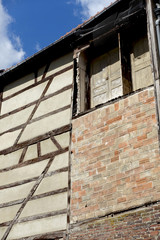 Face et détail colombages