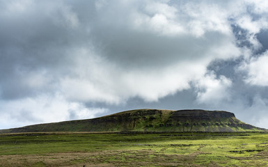 Obraz premium stormy pen-y-ghent