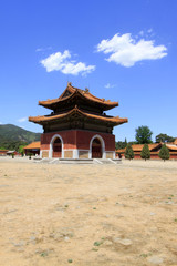 Obraz premium Chinese ancient architecture in the Eastern Royal Tombs of the Qing Dynasty, china