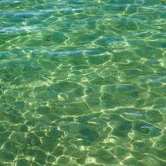 Fototapeta na wymiar Interplay of light in turquoise oceanic water as background