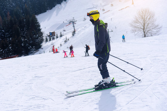 Dynamic picture of a skier on the piste