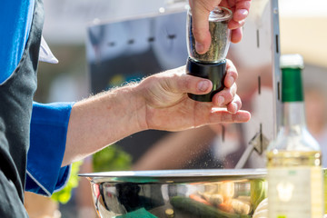 Chefkoch,Leckeres essen zubereiten und kosten 