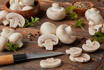 Fresh champignons cooking