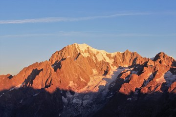 Fototapeta na wymiar versant italien du mont Blanc