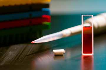 Quartz cuvette with the sample liquid for measurement