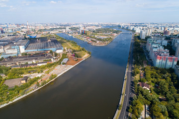 Obraz premium Nagatinskaya embankment in the city of Moscow.