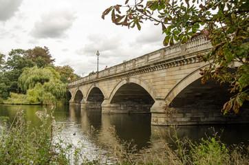 Fototapeta premium Serpentine Bridge, Hyde Park, London