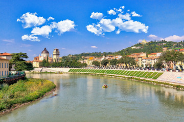 Fototapeta na wymiar Panoramica della città di Verona