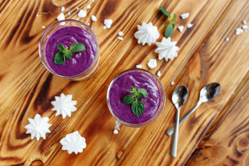 Cake with cream cheese and fresh blueberries in glass cup