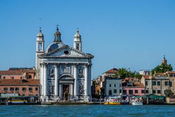 Fototapeta na wymiar church in Venice