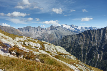 Fototapeta na wymiar Blick über die Alpen im Zillertal in Tirol