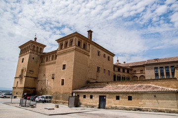Alcañiz,  town and municipality of Teruel province in the autonomous community of Aragon, Spain
