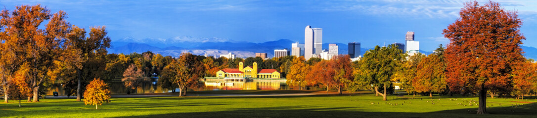 Denver Skyline in Fall from City Park - obrazy, fototapety, plakaty