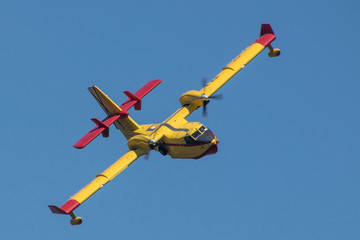 canadair model airplane, firefighting aircraft